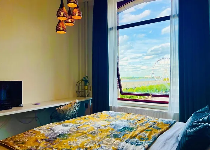 Riverview Studio In Historical Heart Of Antwerp