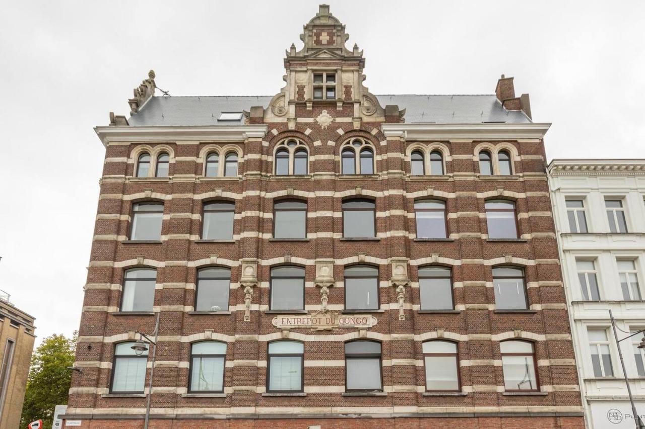 Riverview In Historical Heart Of Antwerp